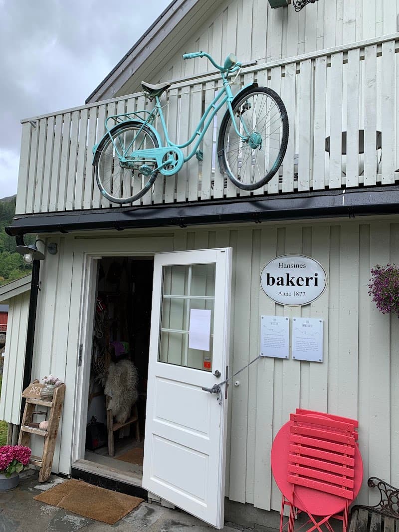 Hansines bakeri Veronica Olaisen