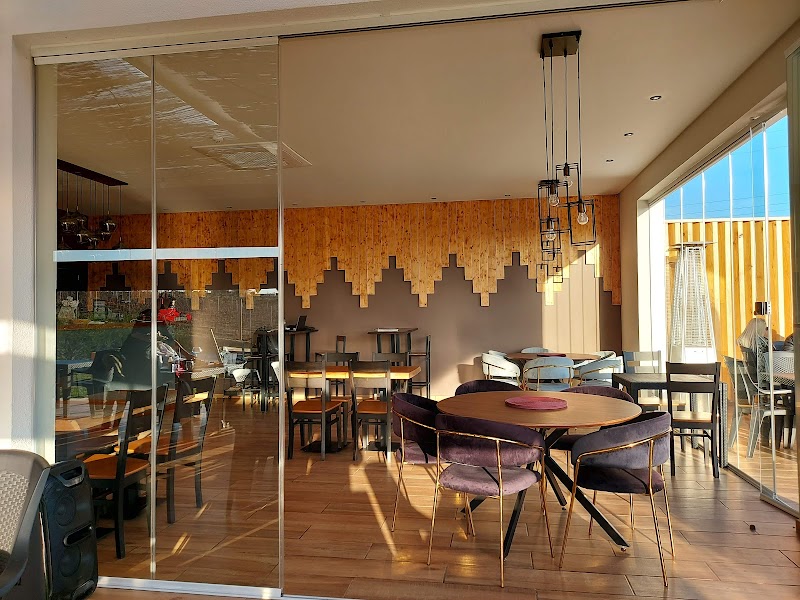 Moments Lounge